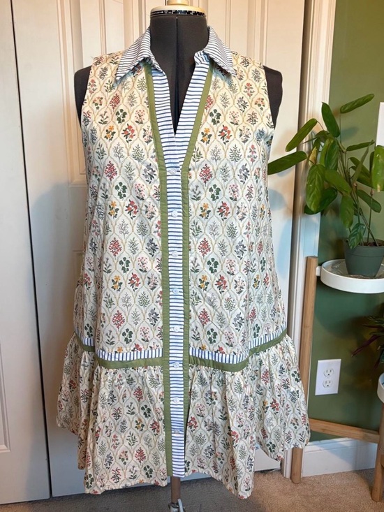 entro Dresses & Skirts - Entro Tiered Sleeveless Dress in Cream and Floral